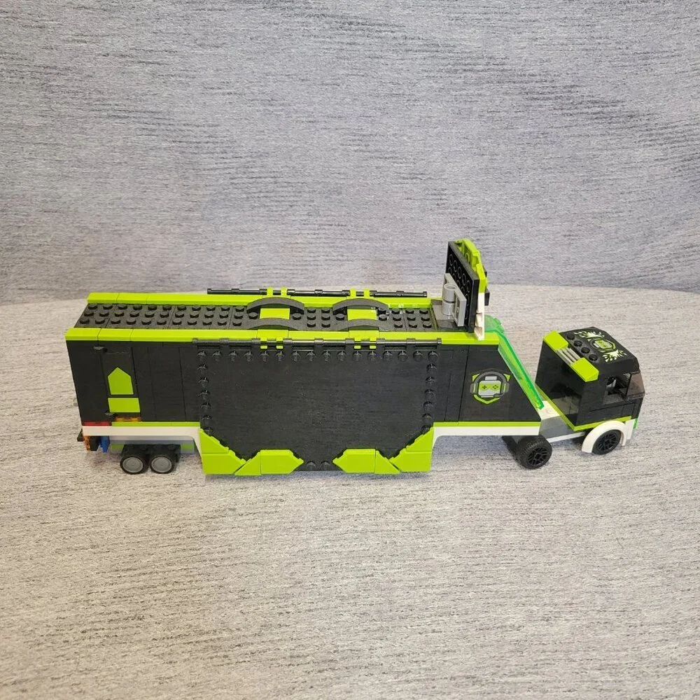 Lego City Gaming Tournament Truck 60388